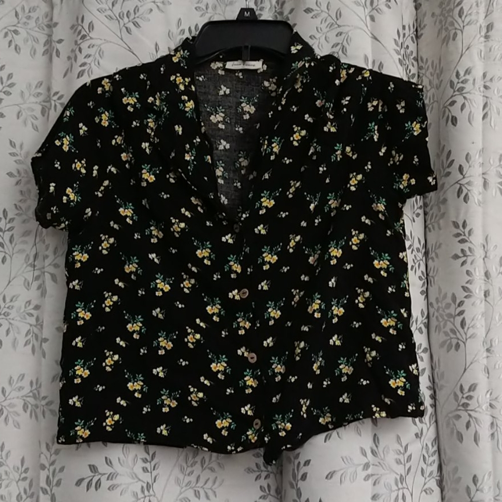 2/$3Black button down crop top with yellow flowers